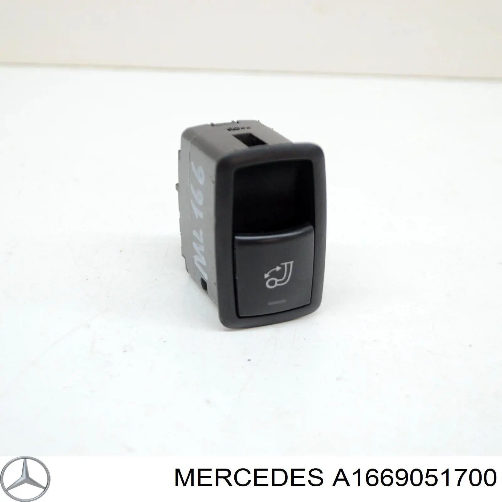 Кнопка привода замка багажника A1669051700 Mercedes
