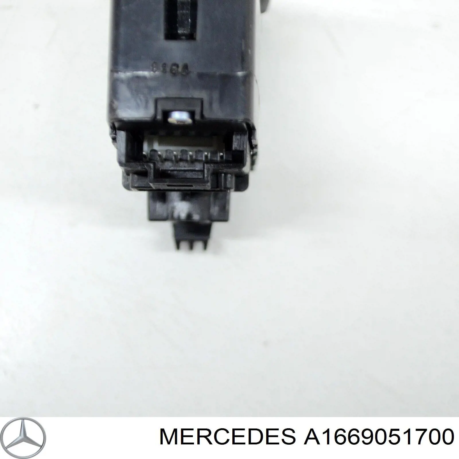 Кнопка привода замка третей/пятой двери Mercedes A1669051700 цена, от 44.34 USD