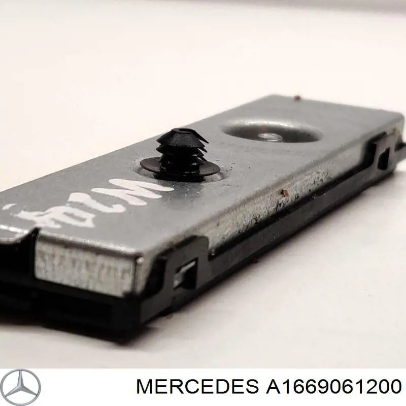  Mercedes 1669061200