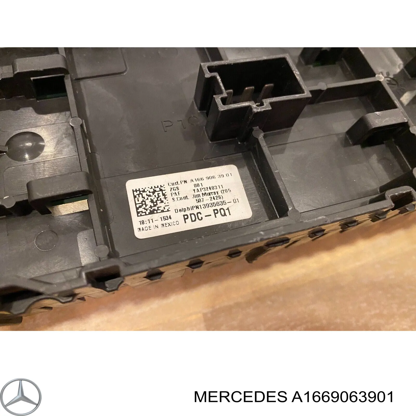 Блок предохранителей 1669063901 Mercedes