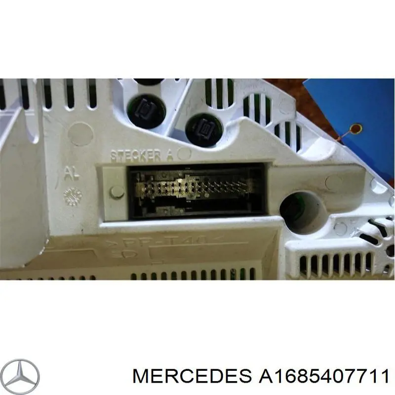 Приборная доска Mercedes A1685407711