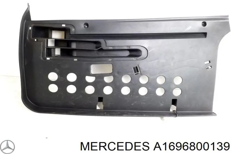 1696800139 Mercedes 