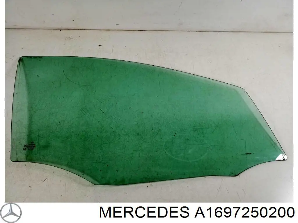 Стекло двери передней правой A1697250200 Mercedes