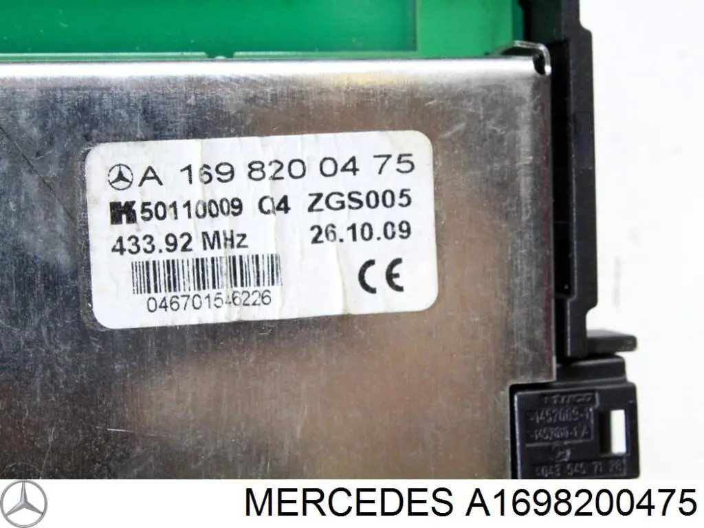 1698200475 Mercedes антенна