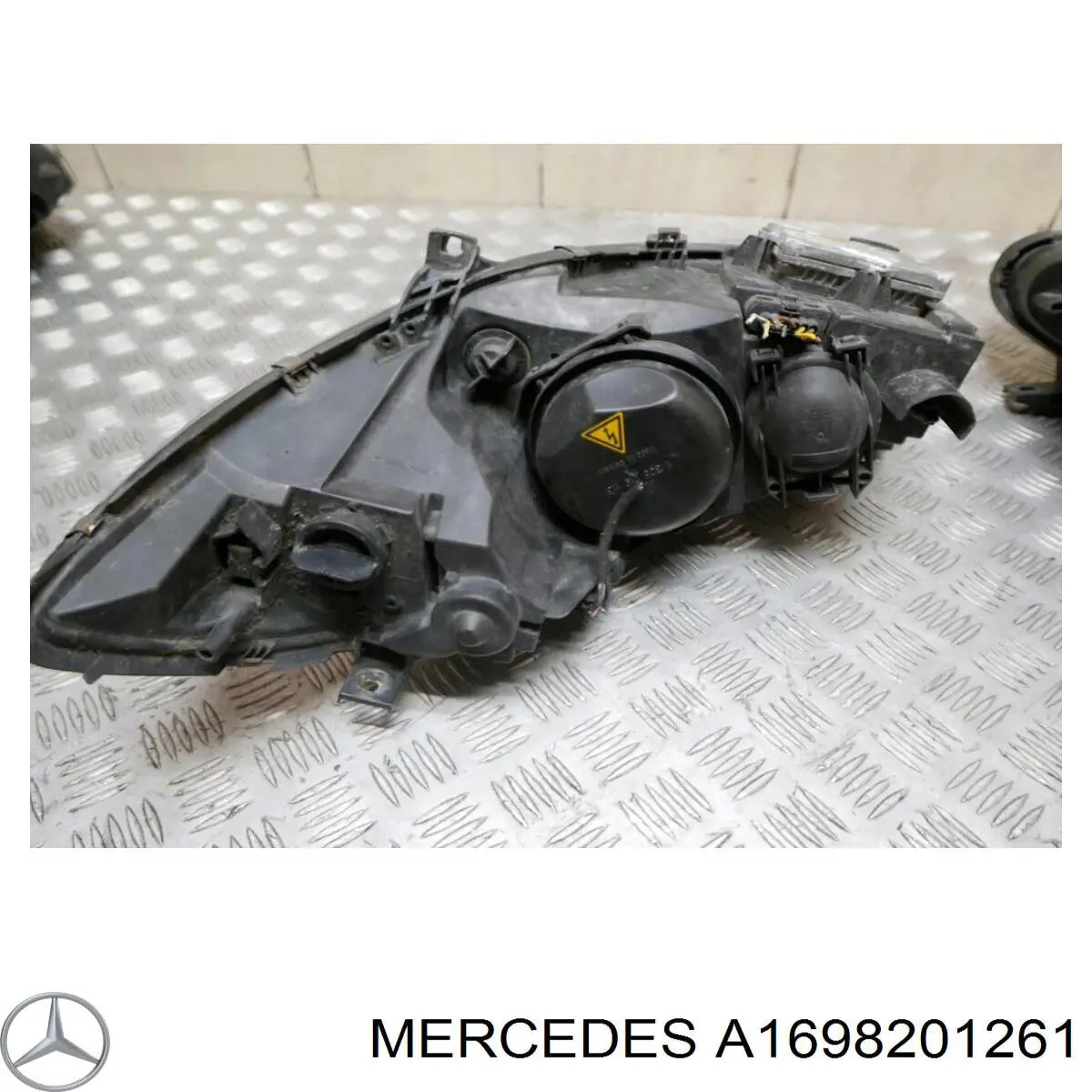 Фара правая Mercedes A1698201261