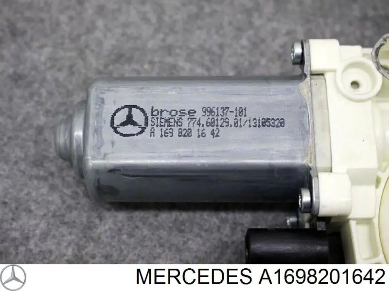 Мотор стеклоподъемника двери передней правой Mercedes A1698201642 цена, от 21.11 USD