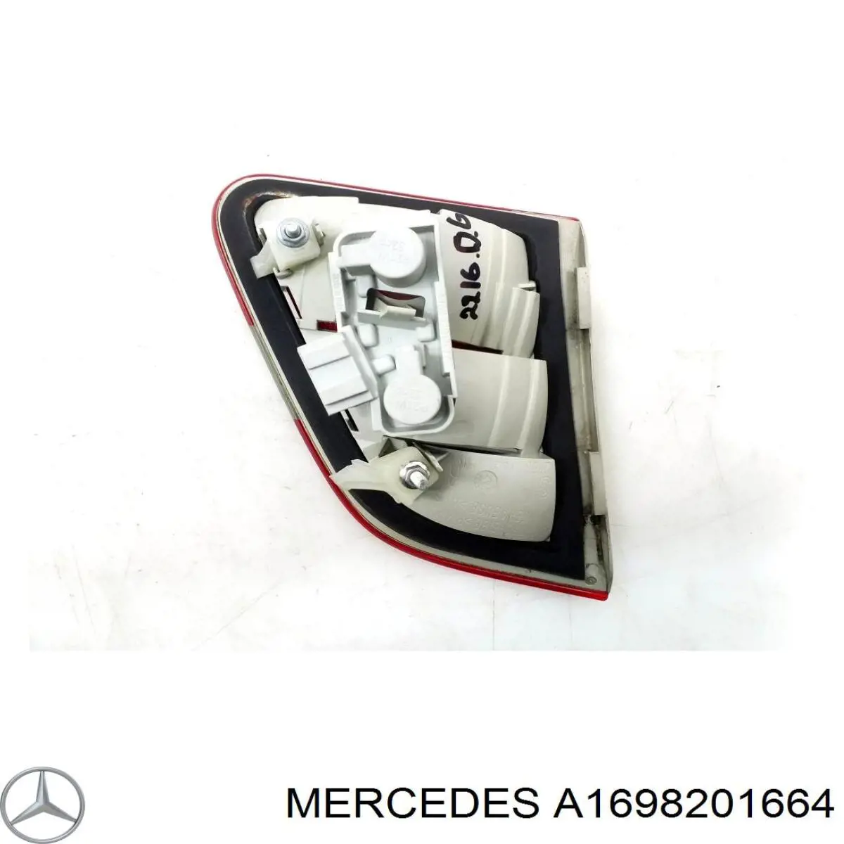 Фонарь задний правый внутренний A1698201664 Mercedes