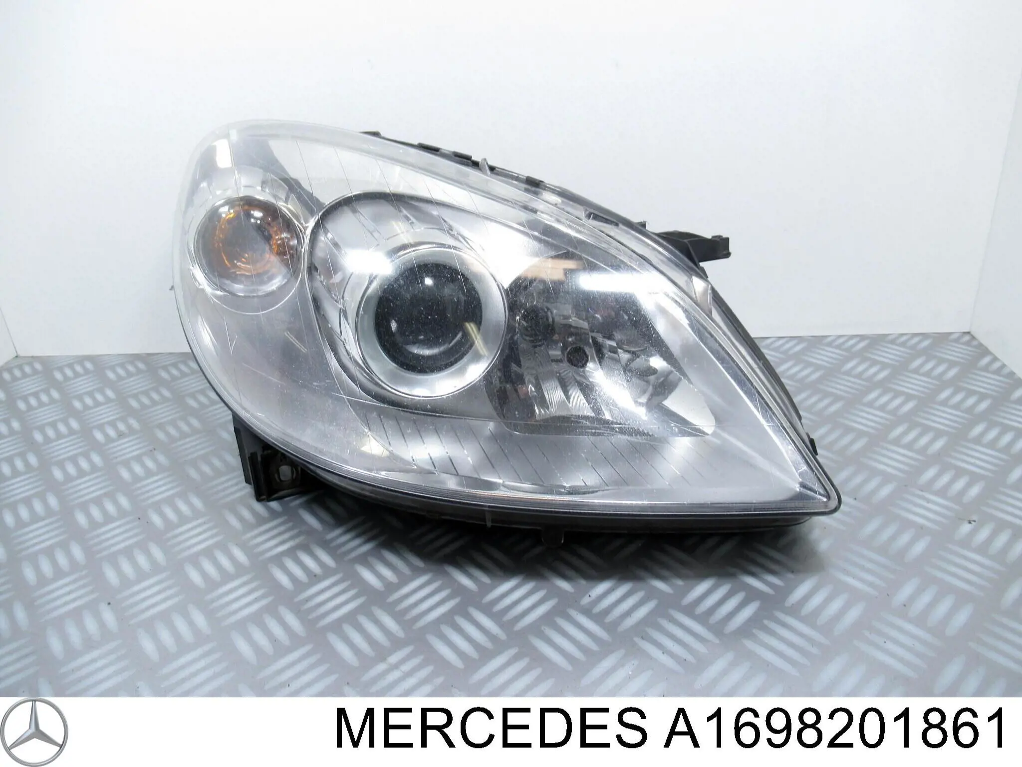 A1698201861 Mercedes luz direita