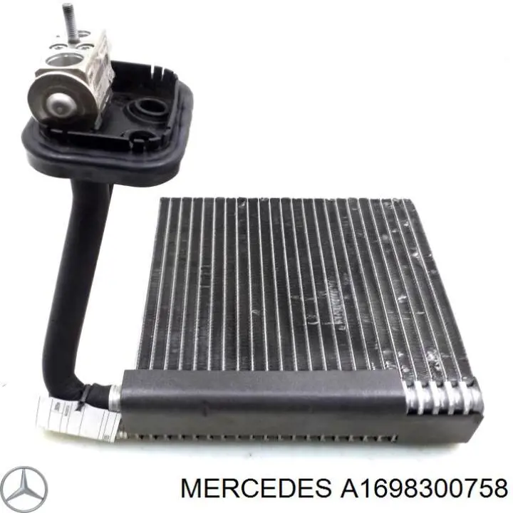 A1698300400 Mercedes Радиатор отопителя салона