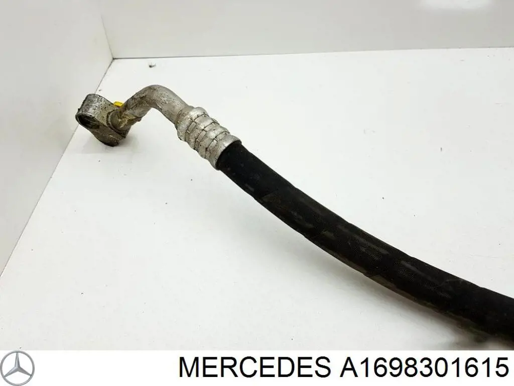 Трубка кондиционера от компрессора к радиатору Mercedes 1698301615