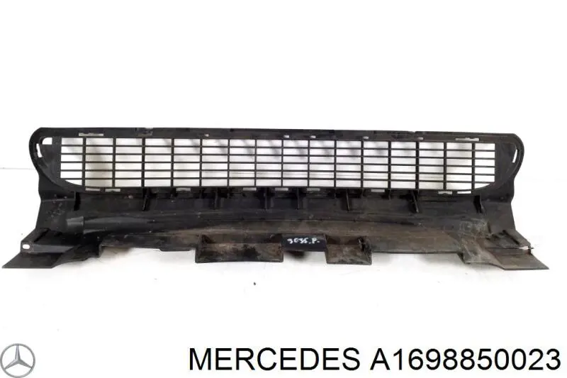 Решетка бампера переднего центральная A1698850023 Mercedes