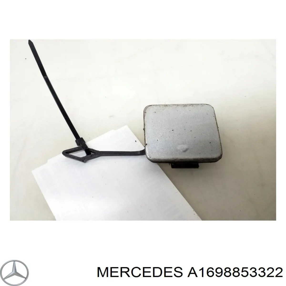 A1698853322 Mercedes заглушка бампера буксировочного крюка задняя