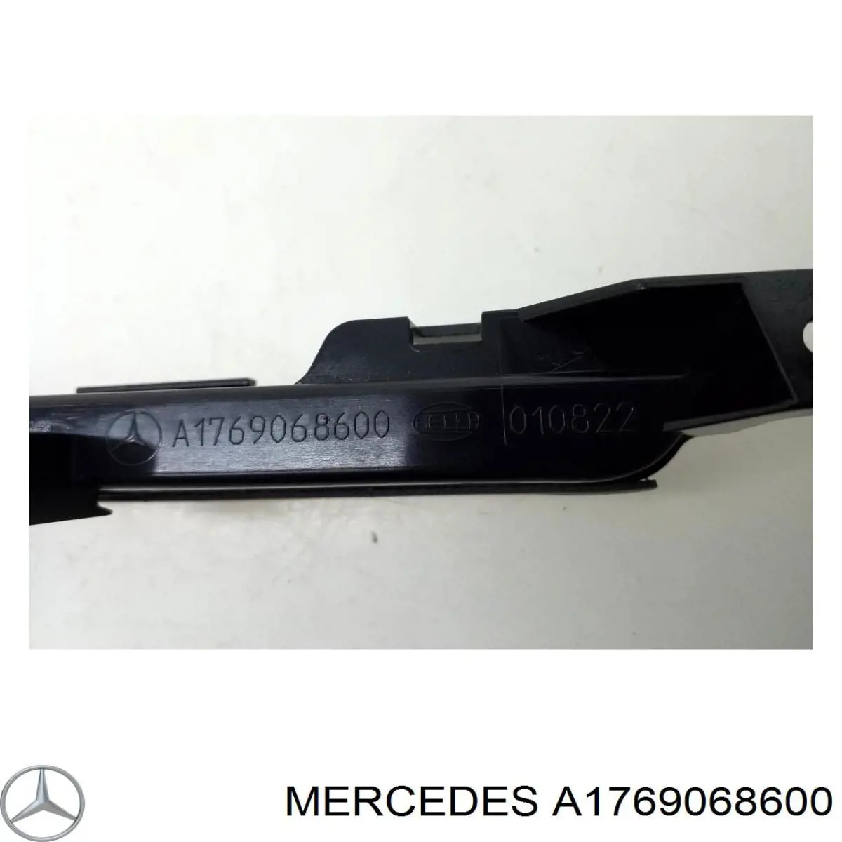 Фонарь сигнала торможения Mercedes A1769068600 цена, от 53.61 USD