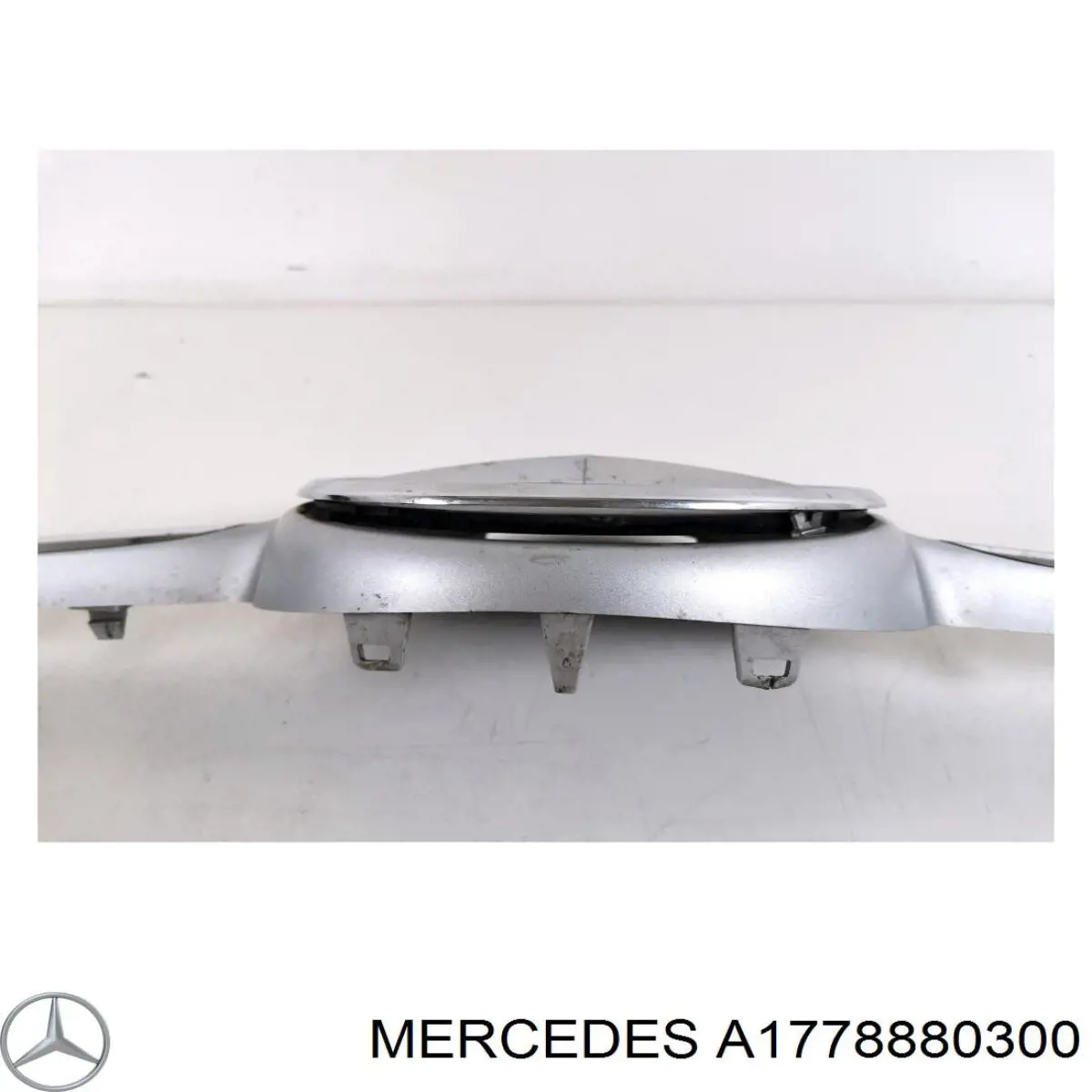 Молдинг решетки радиатора 1778880300 Mercedes