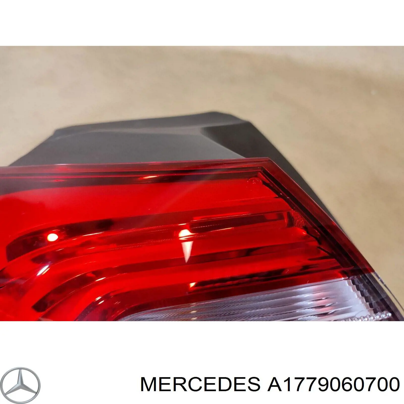 Фонарь задний левый A1779060700 Mercedes