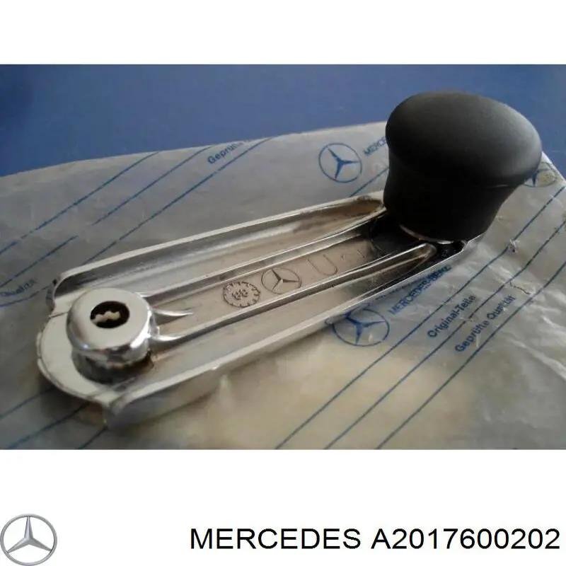 Ручка подъема стекла двери, переднего на Mercedes C (W201)
