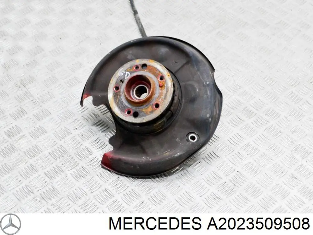 Купить Цапфа задняя правая Мерседес-бенц Ц  W202