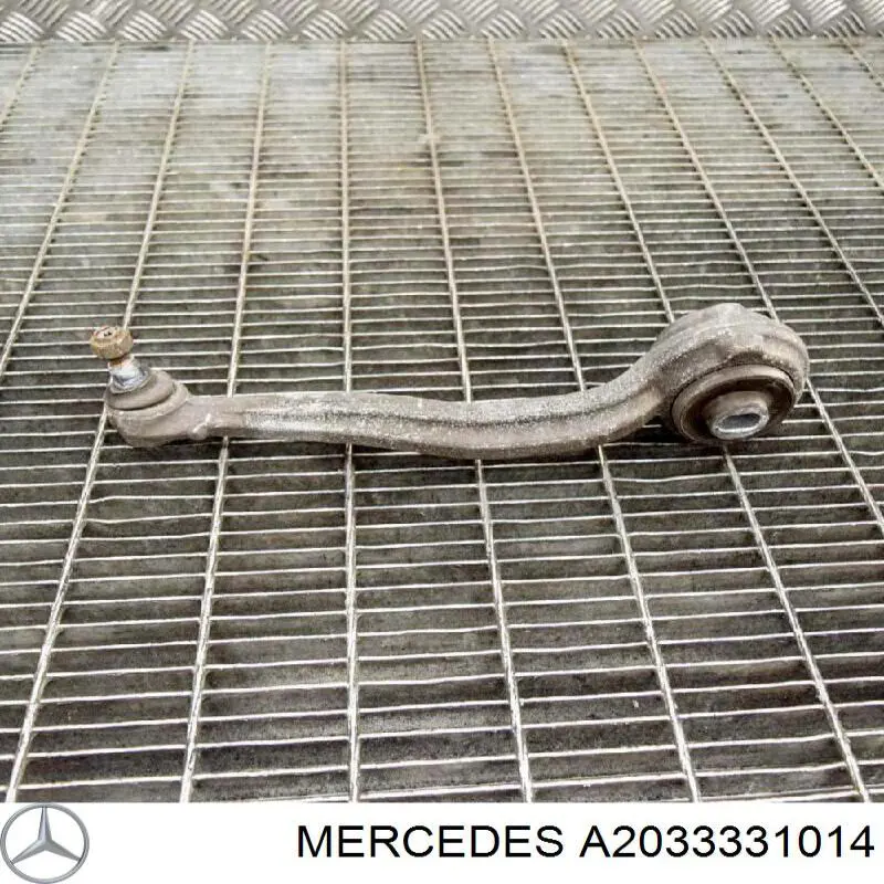 Сайлентблок переднего верхнего рычага A2033331014 Mercedes