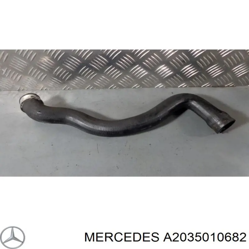 A2035010682 Mercedes шланг (патрубок радиатора охлаждения нижний)