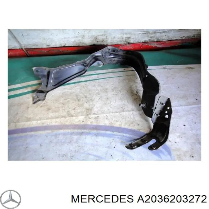Суппорт радиатора правый (монтажная панель крепления фар) A2036203272 Mercedes