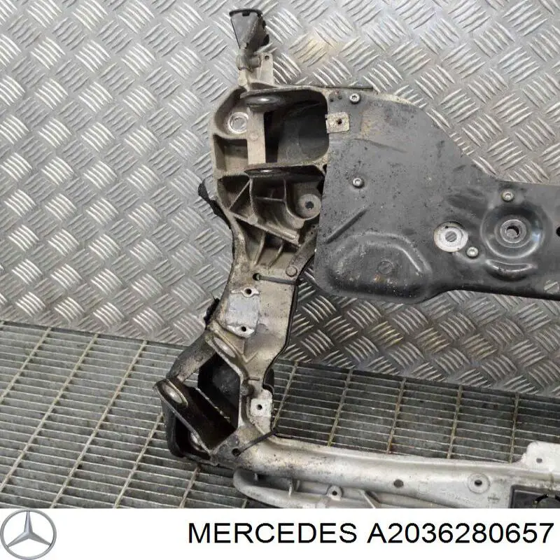A2036280657 Mercedes viga de suspensão dianteira (plataforma veicular)