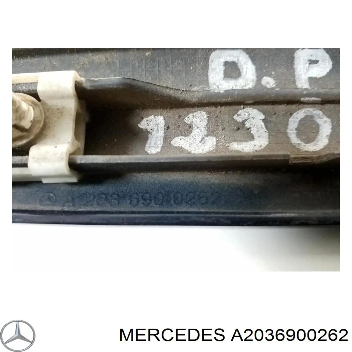 Молдинг переднего правого крыла на Mercedes C (W203)