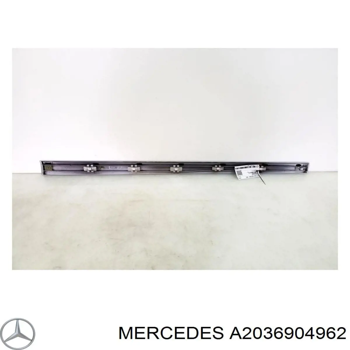 Купить A20369049629999 Mercedes Молдинг двери передней левой