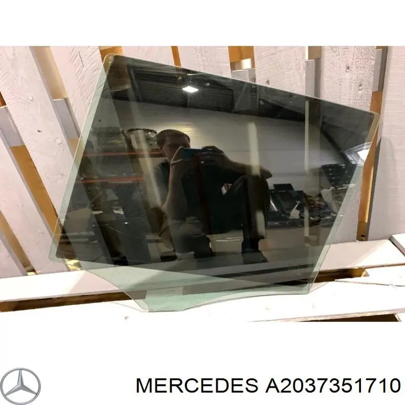 Купить A2037350100 Mercedes Стекло двери задней левой