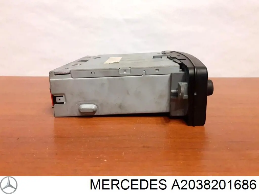 Магнитола (радио AM/FM) Mercedes A2038201686 цена, от 25.34 USD