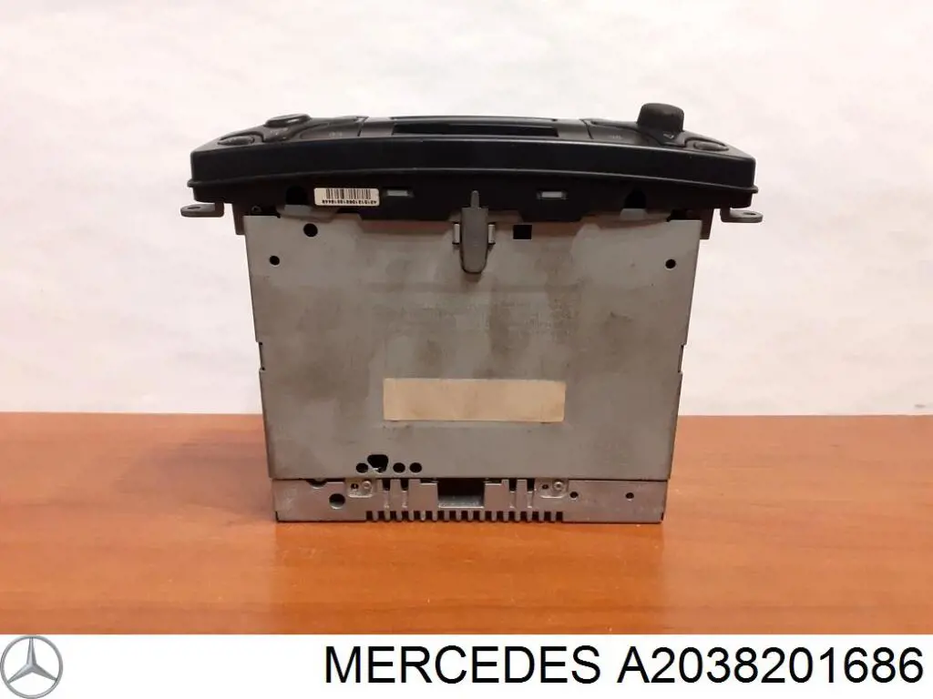 Купить A2038201686 Mercedes Заводская магнитола