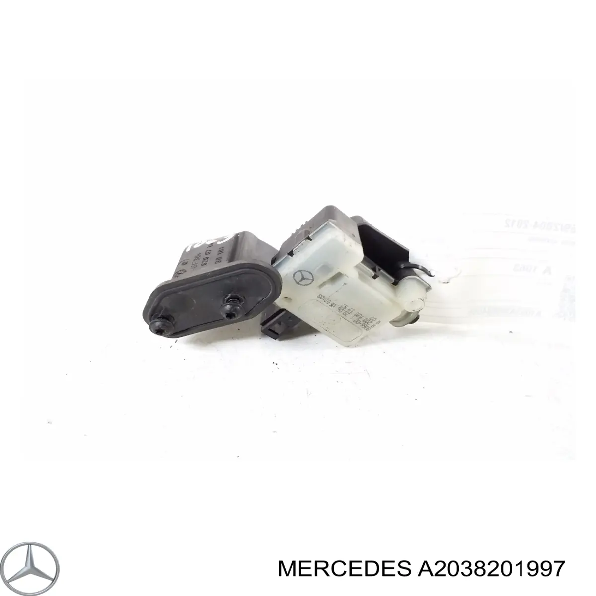 Замок открывания лючка бензобака Mercedes A2038201997 цена, от 13.03 USD