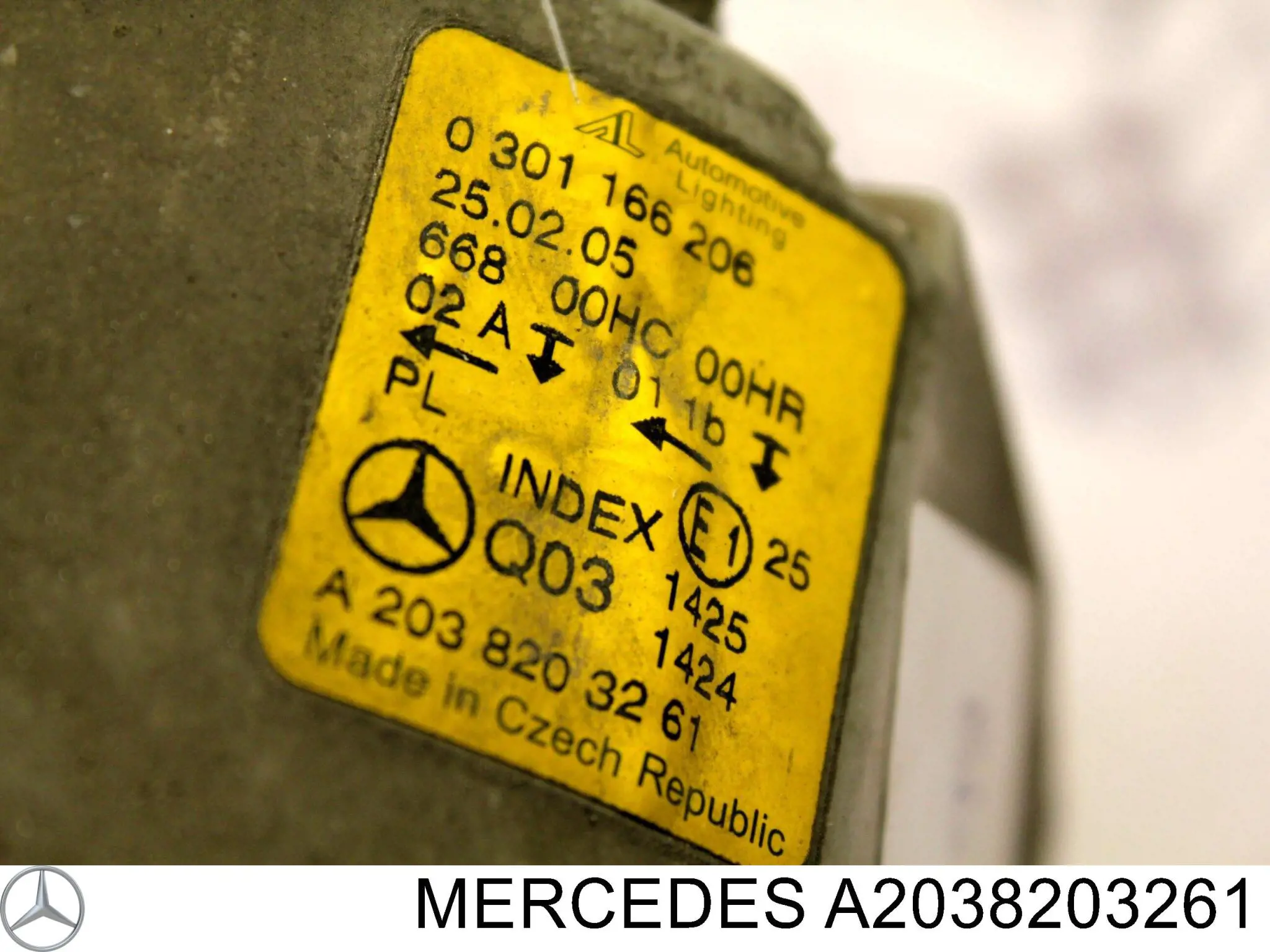 Фара правая A2038203261 Mercedes