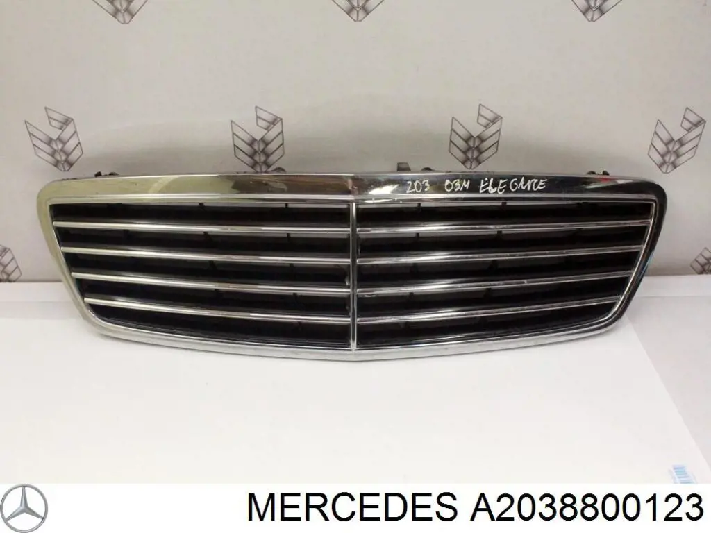 A2038800123 Mercedes Решетка радиатора