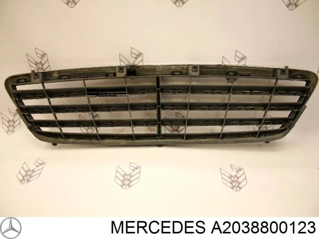 Купить A2038800123 Mercedes Решетка радиатора