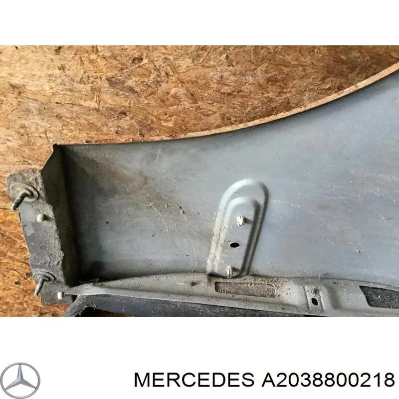 Крыло переднее правое Mercedes A2038800218