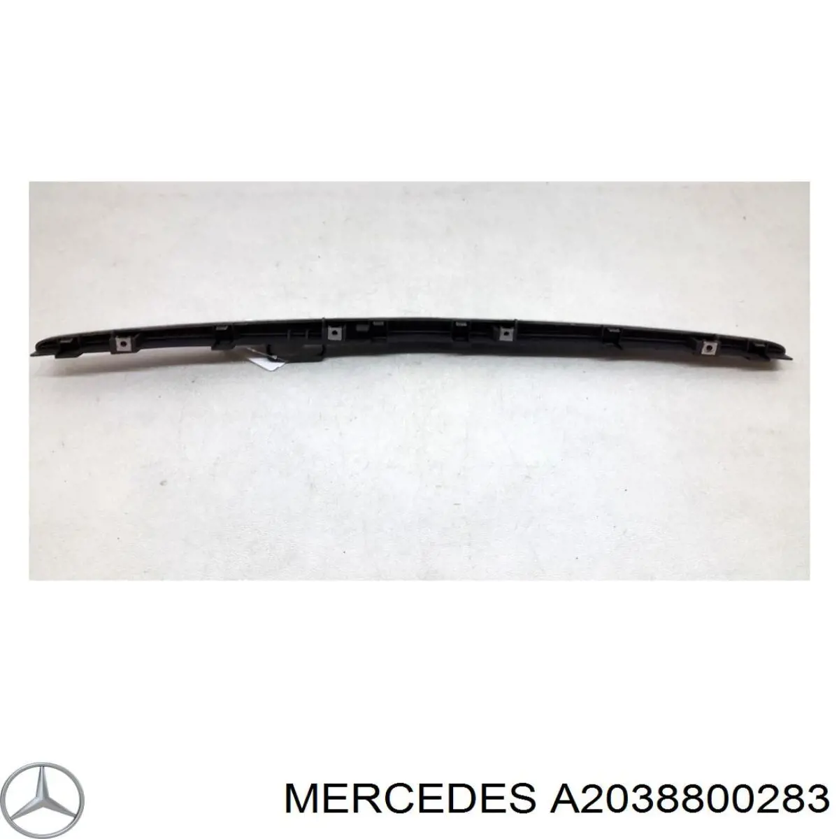 Молдинг решетки радиатора верхний A2038800283 Mercedes