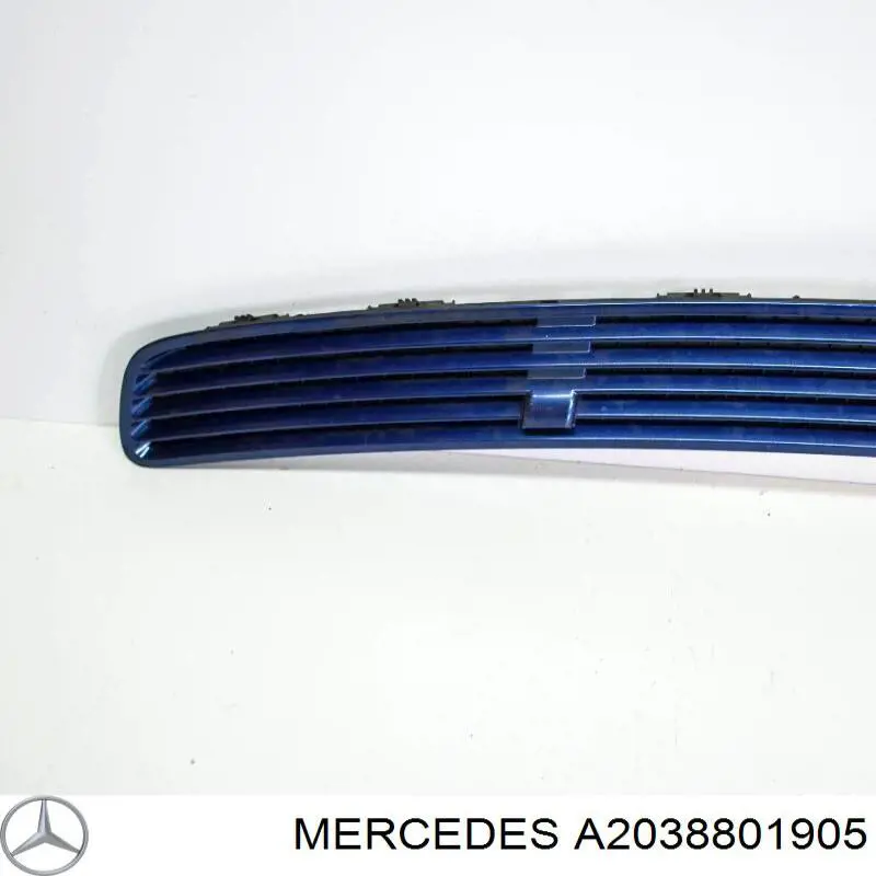 A20388019059723 Mercedes Решетка под лобовое стекло