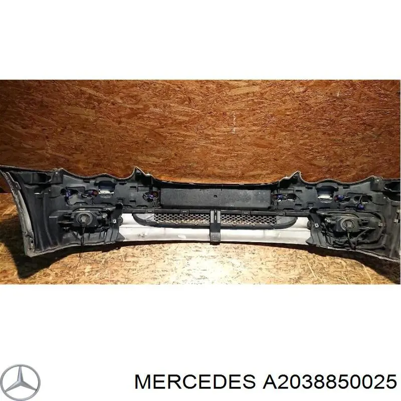 Передний бампер A2038850025 Mercedes