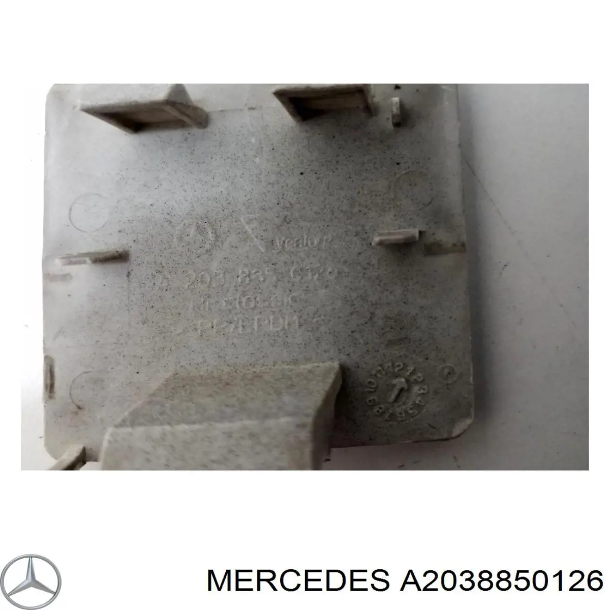Заглушка бампера буксировочного крюка задняя Mercedes A2038850126 цена, от 18.50 USD