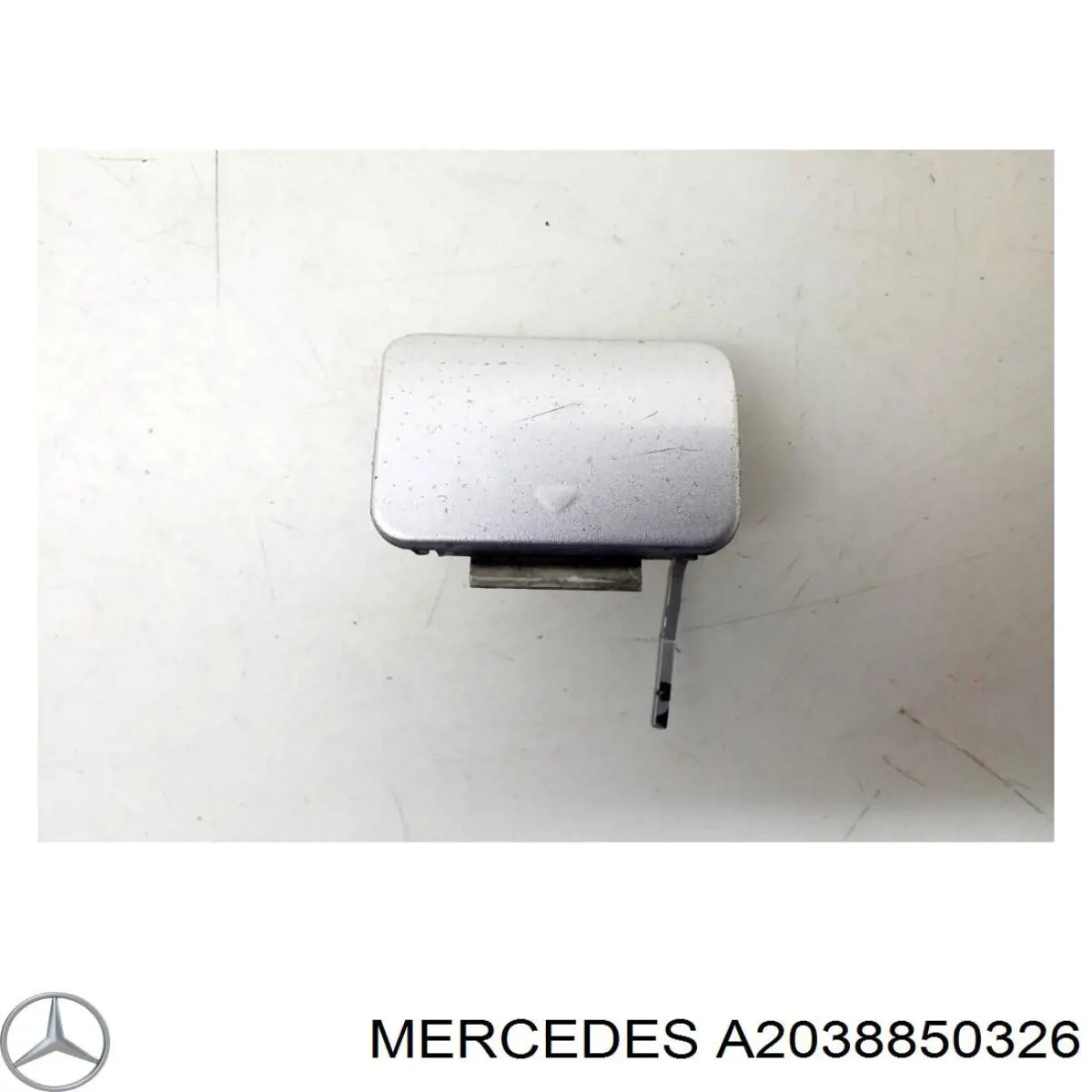 A2038850326 Mercedes заглушка бампера буксировочного крюка передняя