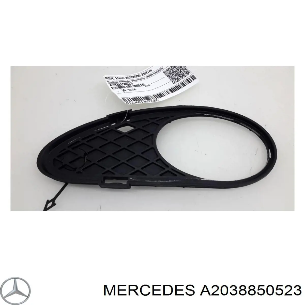 Решетка бампера переднего левая A2038850523 Mercedes