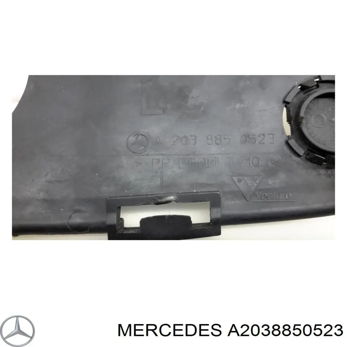 Решетка бампера переднего левая A2038850523 Mercedes