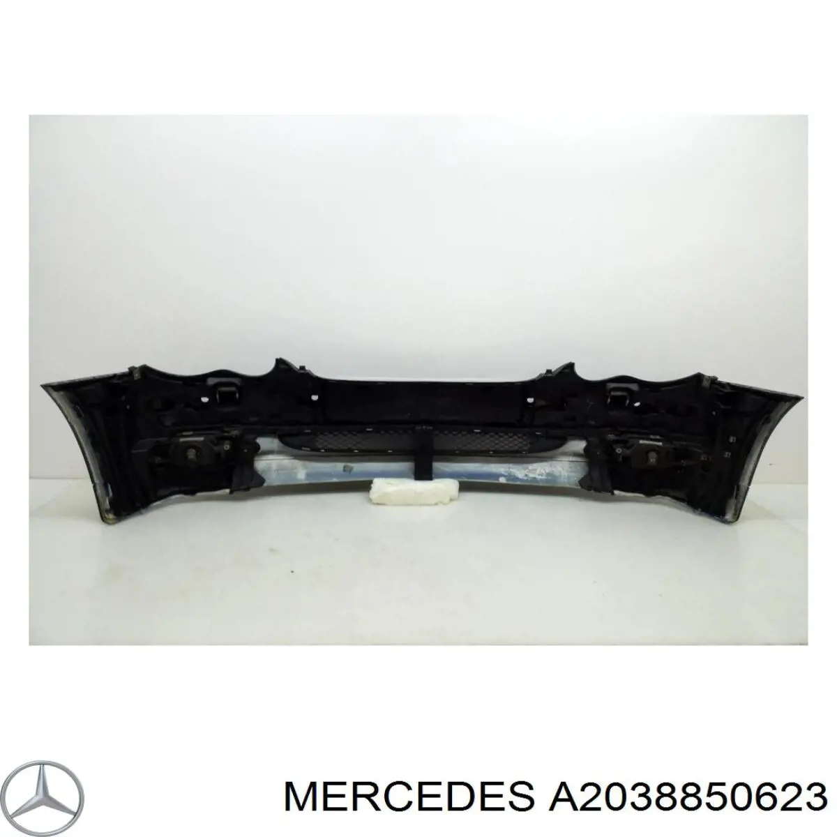 Решетка бампера переднего правая A2038850623 Mercedes