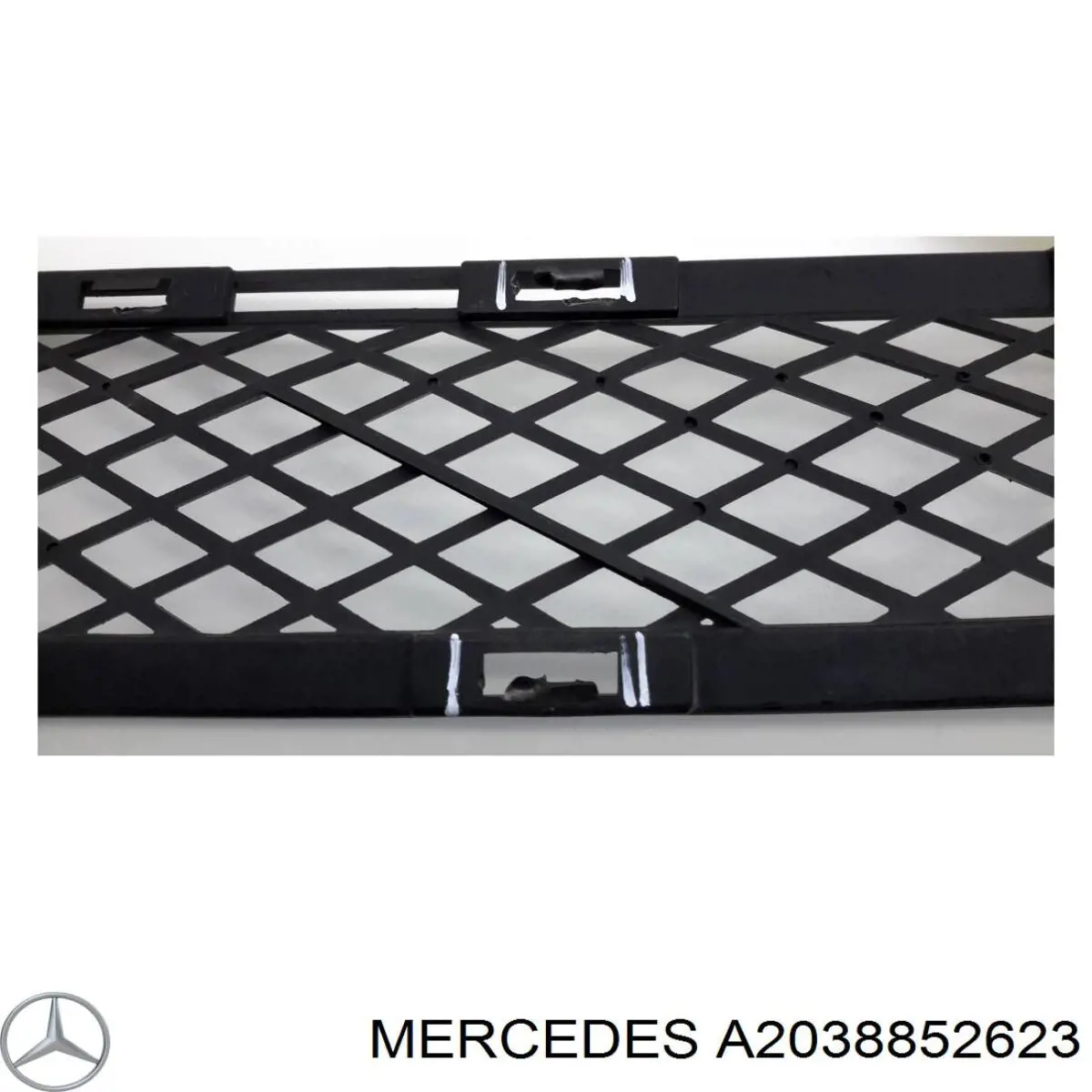 A2038852623 Mercedes Центральная решетка переднего бампера