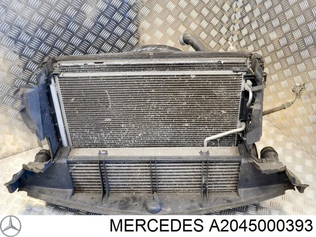 A2045000393 Mercedes difusor do radiador de esfriamento, montado com motor e roda de aletas