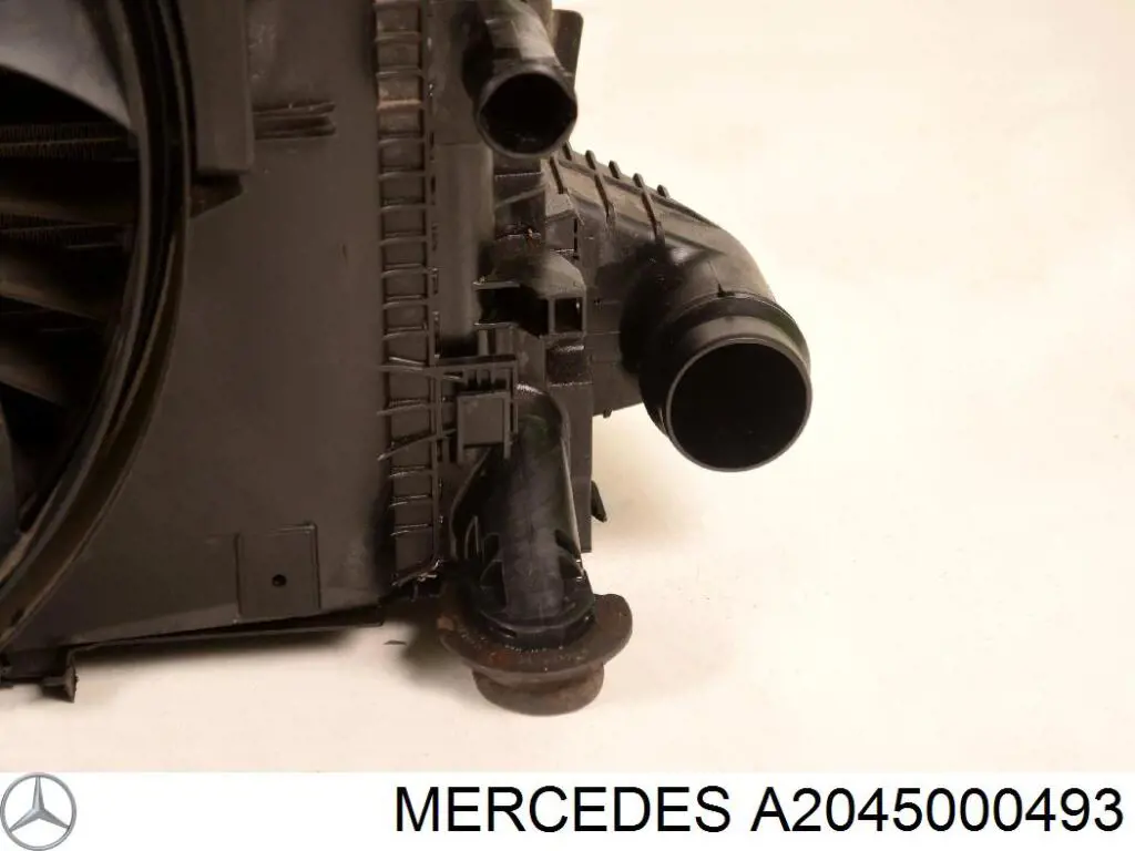A2045000493 Mercedes difusor do radiador de esfriamento, montado com motor e roda de aletas