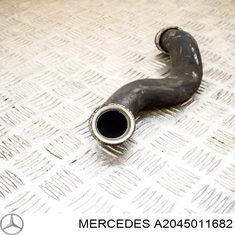 Нижний шлаг радиатора охлаждения A2045011682 Mercedes
