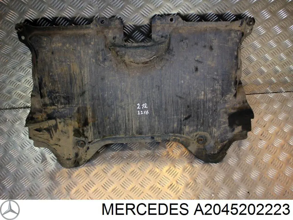 Защита двигателя задняя 2045202223 Mercedes