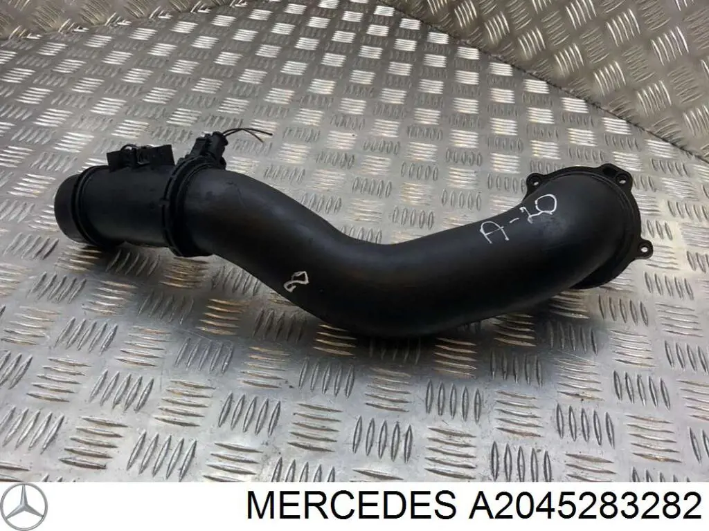Патрубок интеркулера F100127 Denckermann