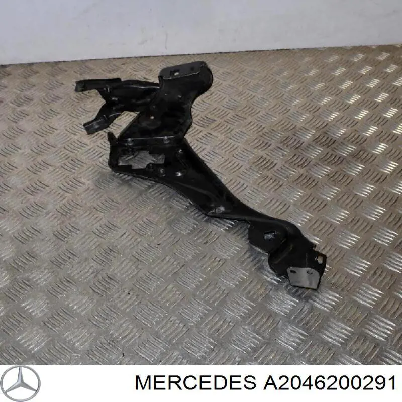 A2046200291 Mercedes suporte direito do radiador (painel de montagem de fixação das luzes)